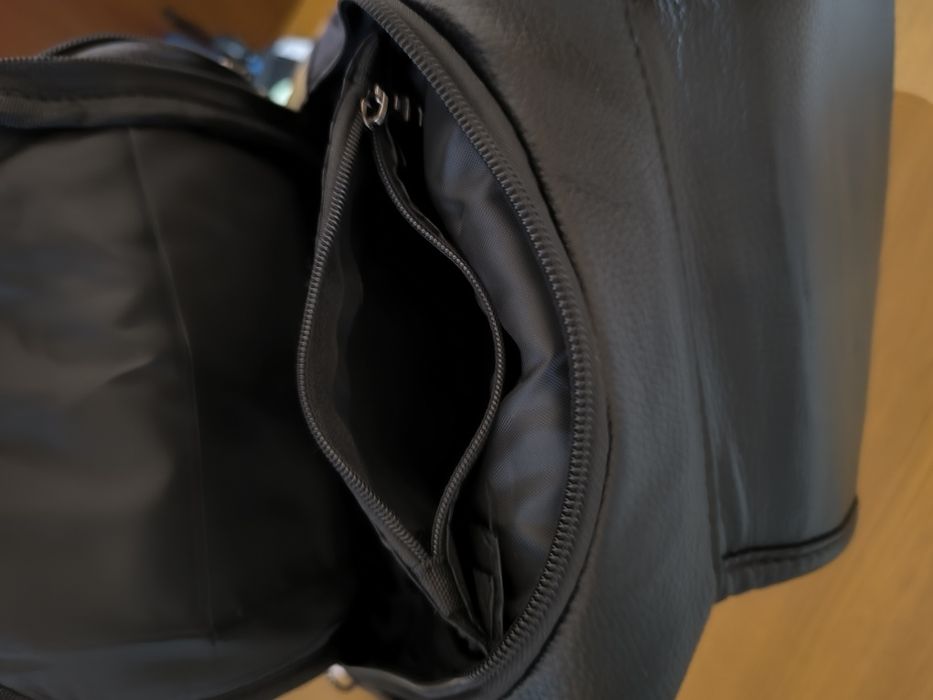 Ghiozdan cu multe buzunare