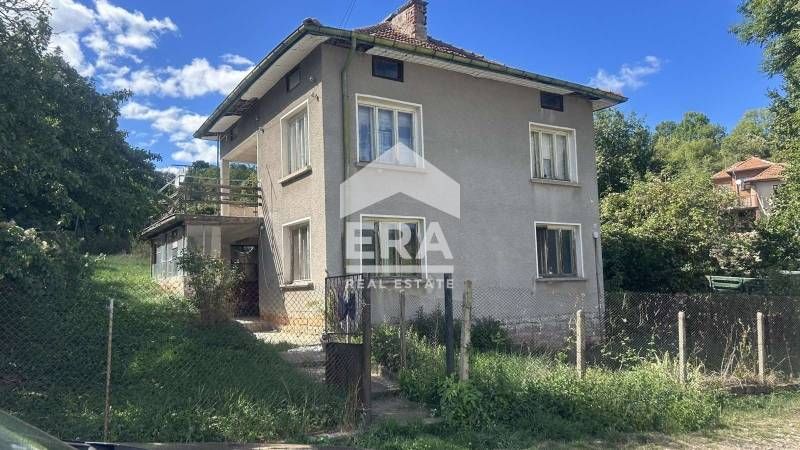 ЕРА Фаворит продава къща и парцел в с. Дружево