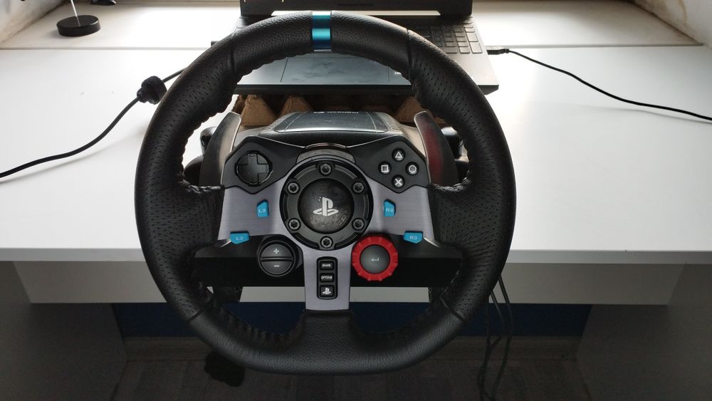 Logitech g29 с блоком педалей.