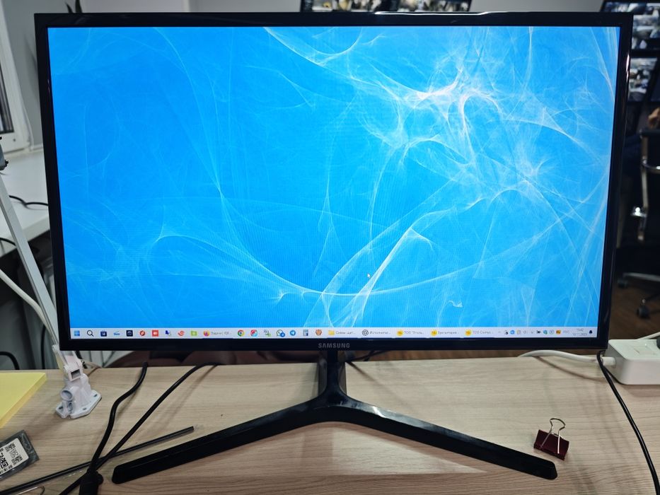 Монитор Samsung LF27T350