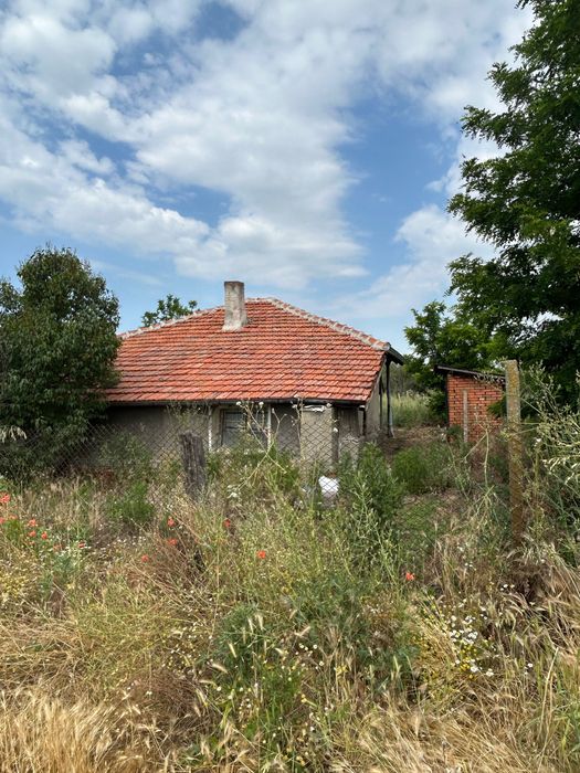 Продава се къща в с.Любенова Махала