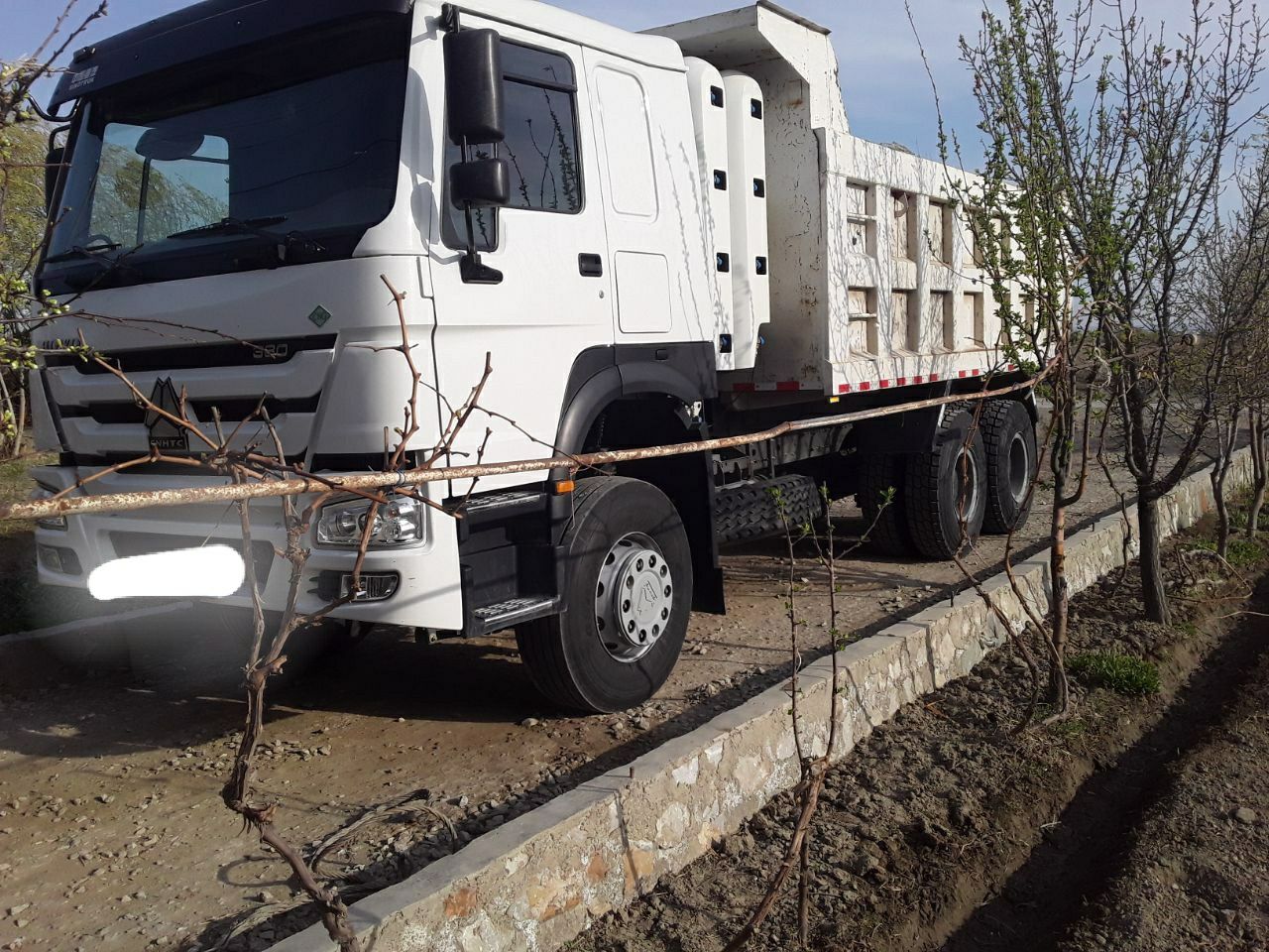 Хово сотилади заводской газлик. Продаётся газовый самосвал Хово