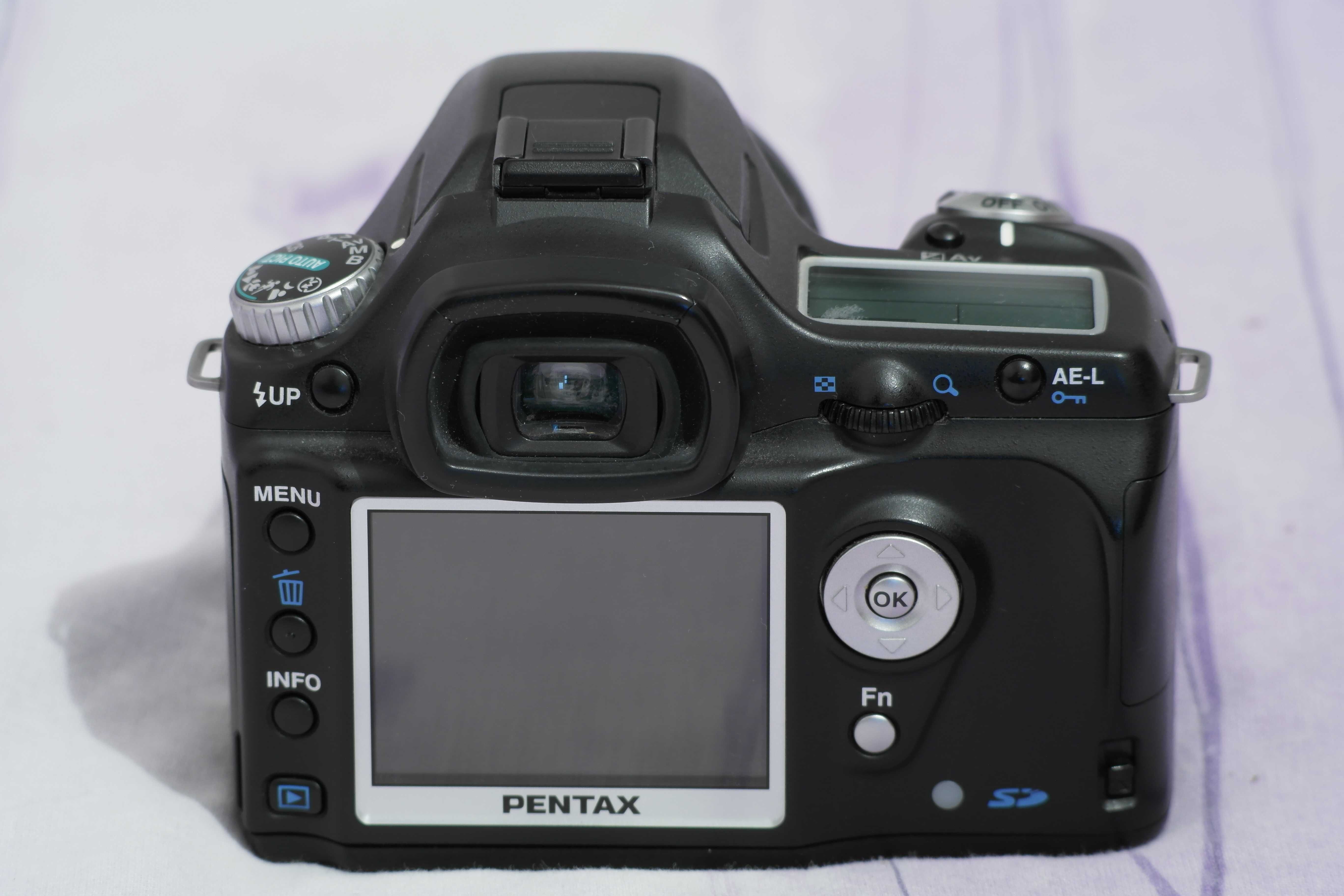 Pentax IST D L2 + обектив 18-55 мм.