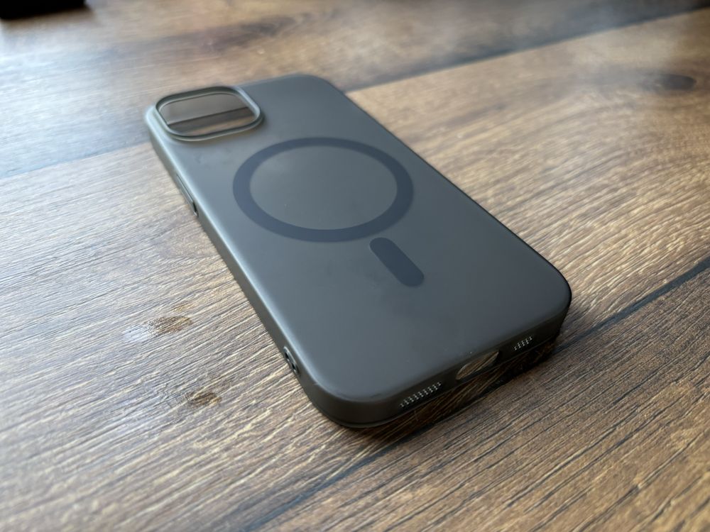 iPhone 15 magsafe кейс