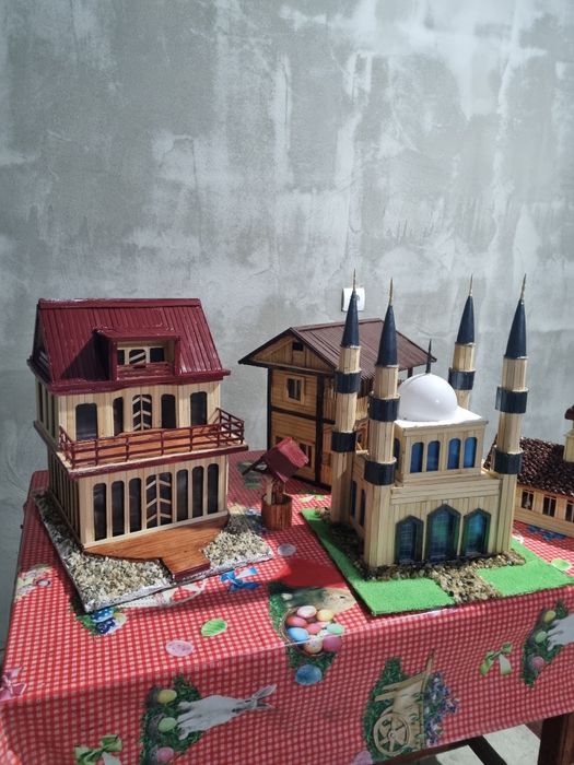 Vând  Miniaturi din lemn lucrate manual