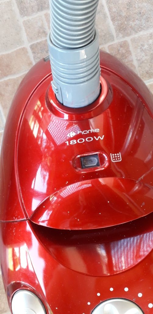 Aspirator cu saculet de gunoi