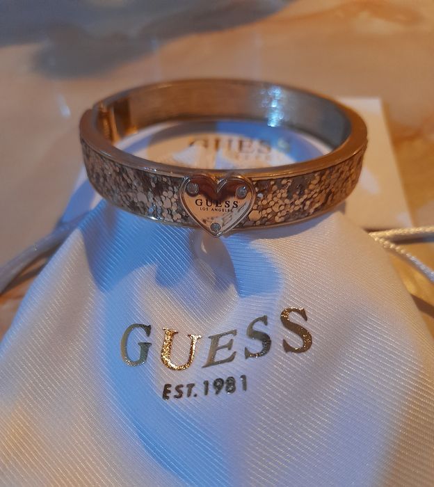 Оригинална нова гривна Guess