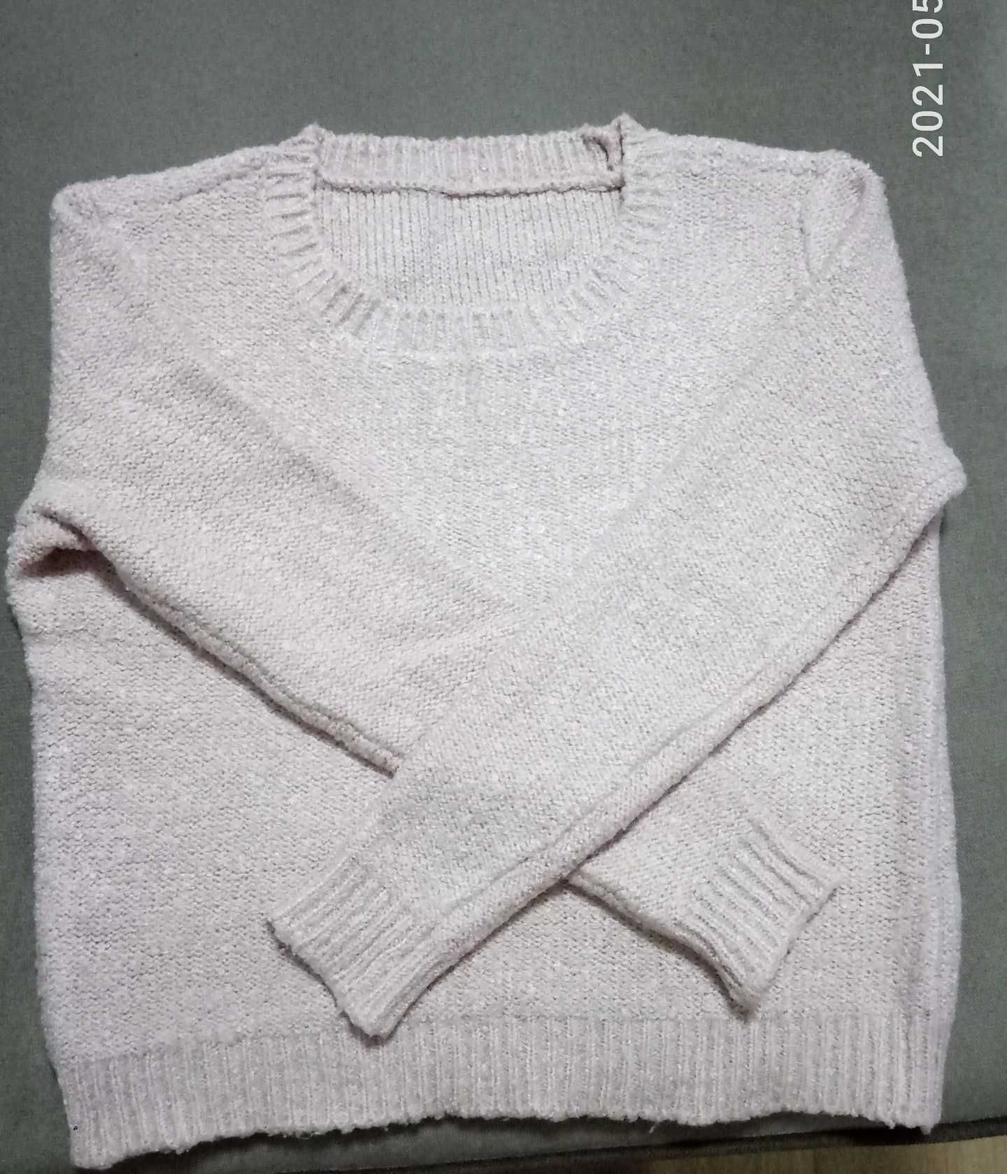 Дамски  пуловери.