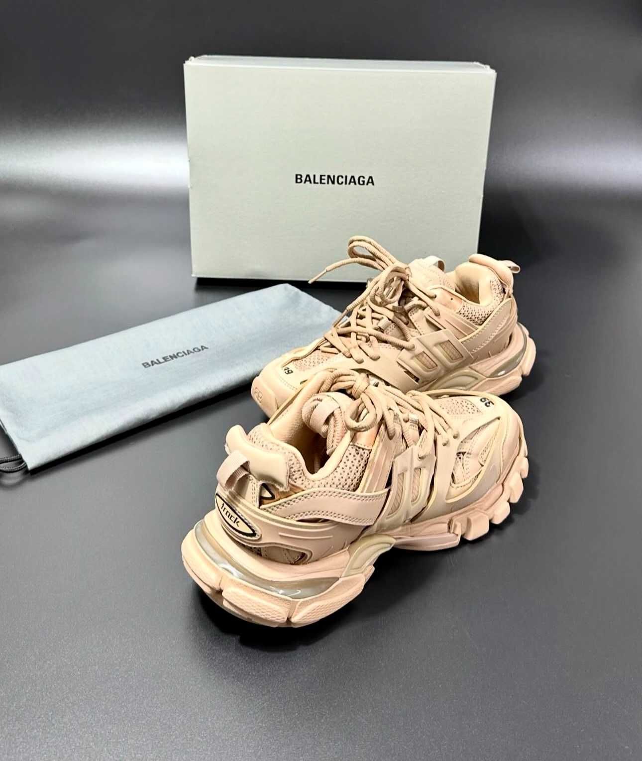 Balenciaga Track Бежов
