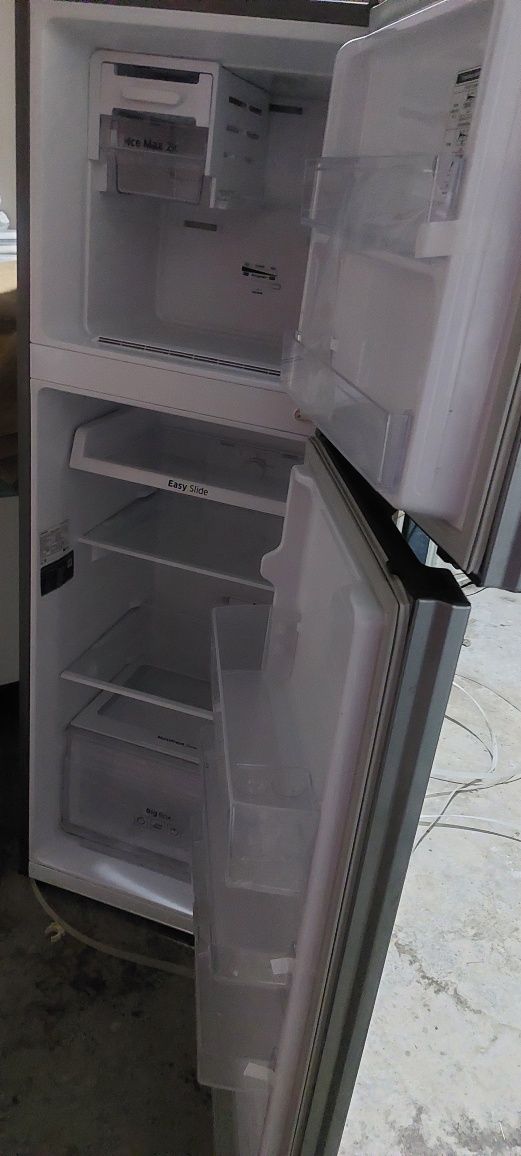 прадается холодильник