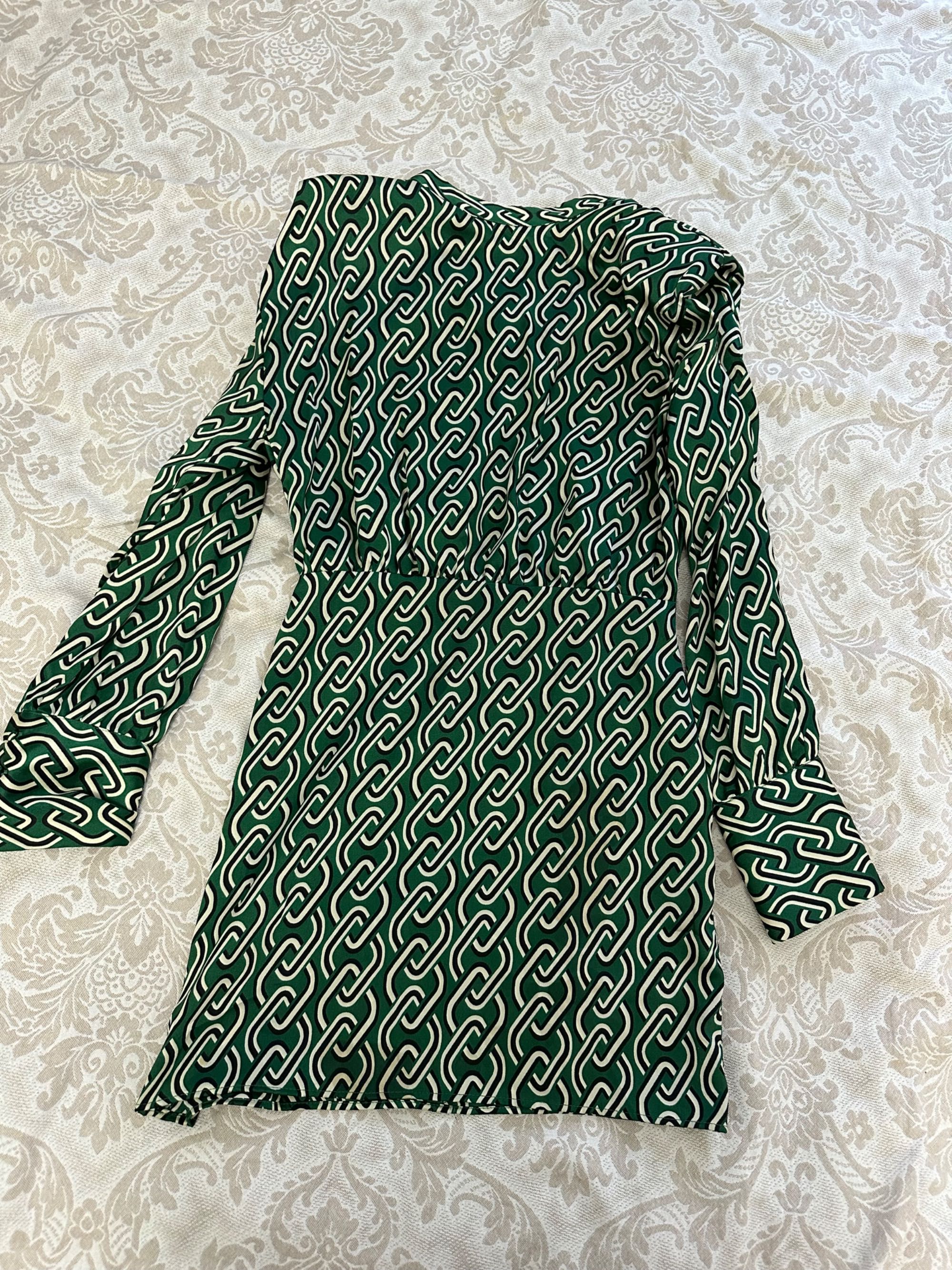 Продам платья б/у Mango