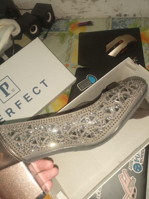 Туфли сотилади..