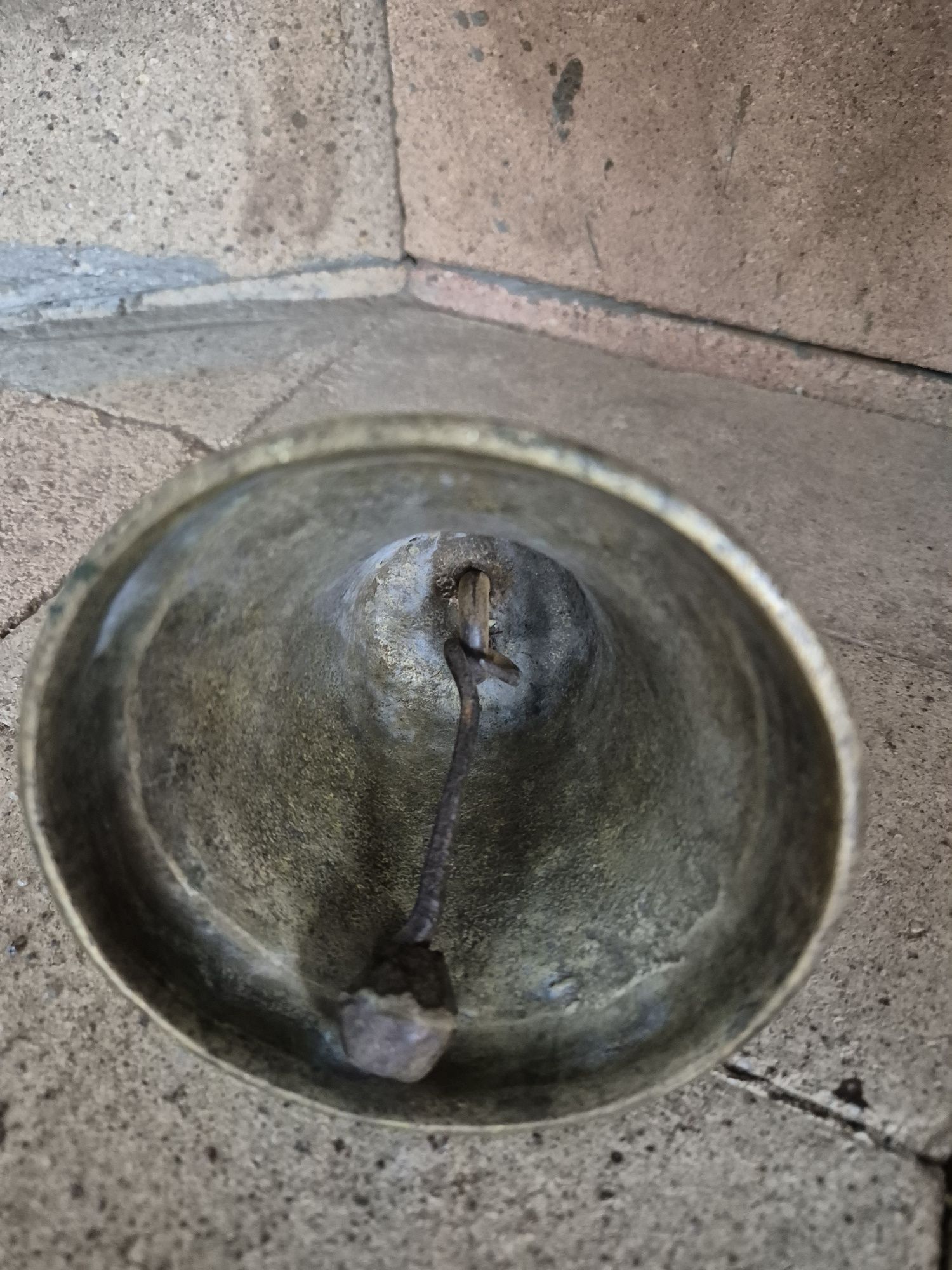 Clopot vechi din bronz