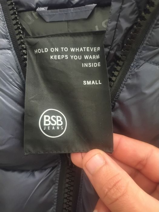 Geacă damă BSB, cu glugă, călduroasă și modernă – stare foarte bună