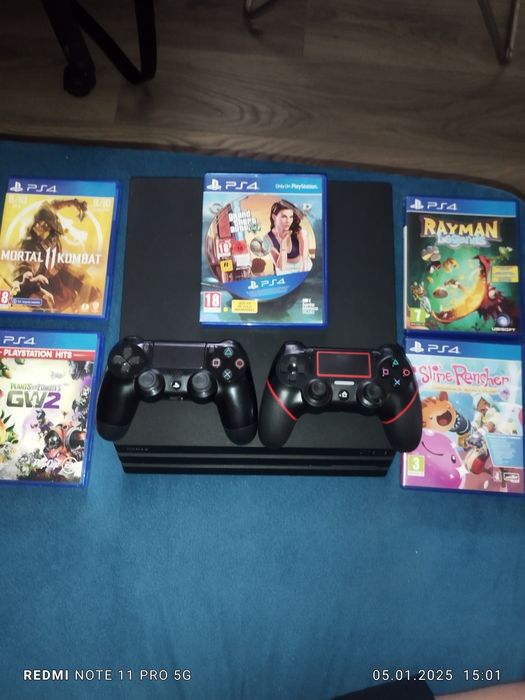 PS4 Pro de 1tb + 7 jocuri + 2 manete + suport