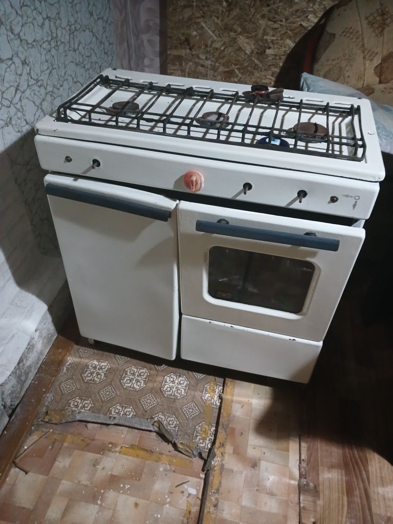 Продам, газовую плиту, трехкомфорочную