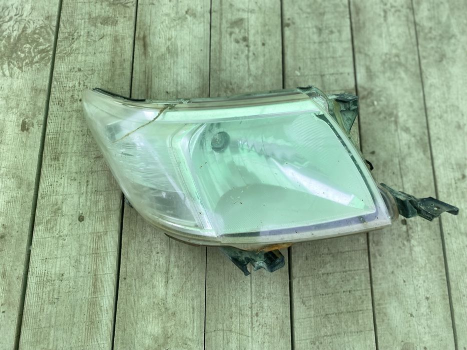 фары Toyota Hilux