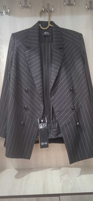 Костюм брючный новый