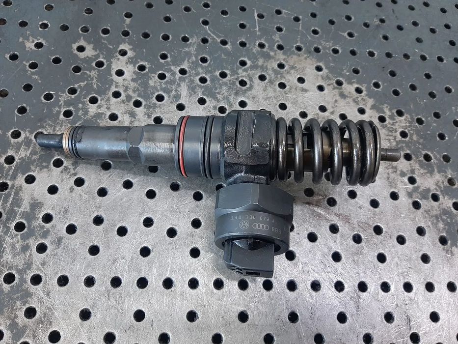 injector 1.9 tdi vw golf 4 bora passat b5 audi a3 8p 038130073j
