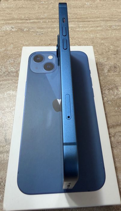 Продава се iPhone 13 256GB.