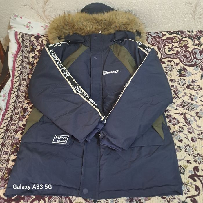 Куртка зимняя размером 48 цена 350000сум