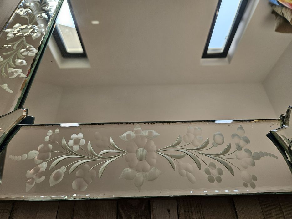 Oglina deosebita din anii '80