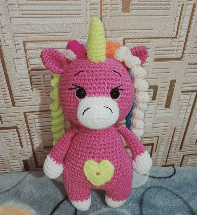 Вязанная игрушка единорожка