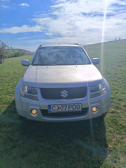 Vând suzuki Grand vitara