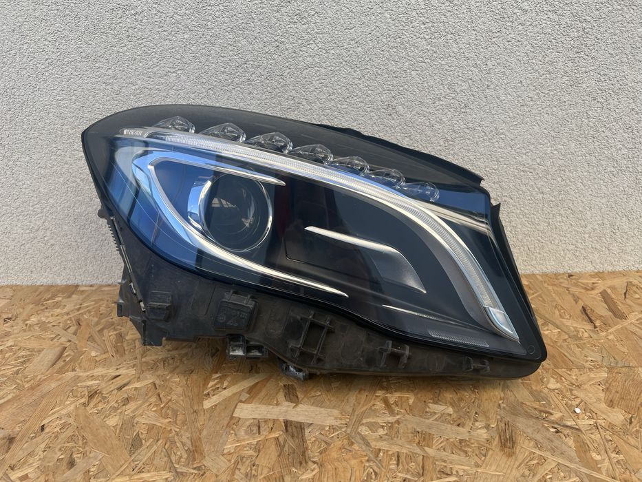 Far dreapta Mercedes GLA W156 Xenon + LED Original