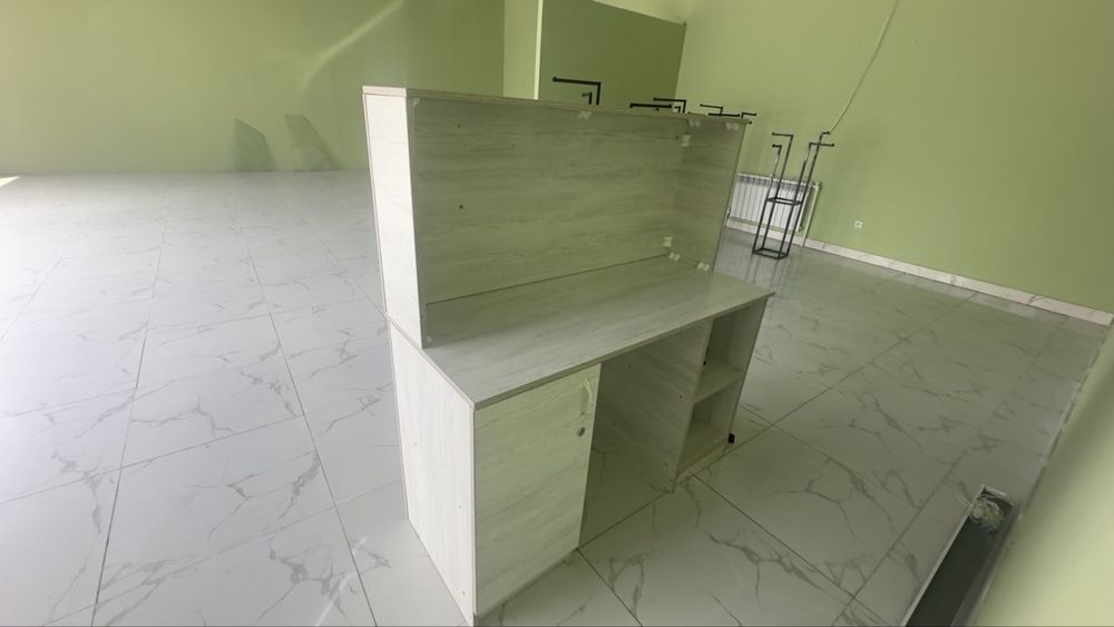 Продается б/у мебель для дома и магазина а также зераколо и жалюзи