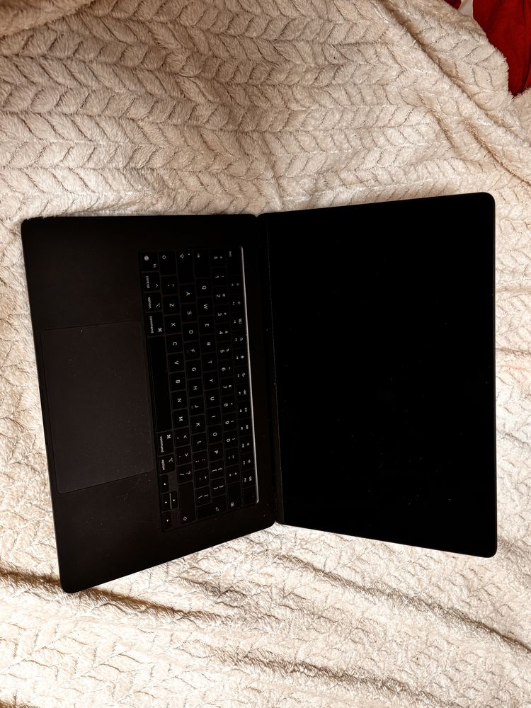 MacBook Air 15 M3 2024 Midnight – Като нов, Гаранция, Топ състояние