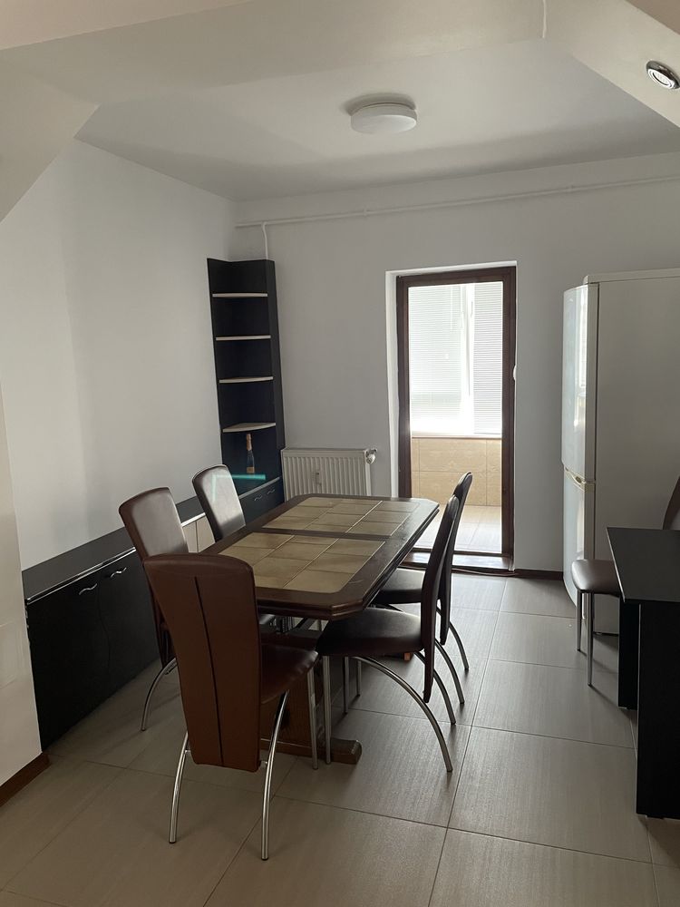 Inchiriez apartament