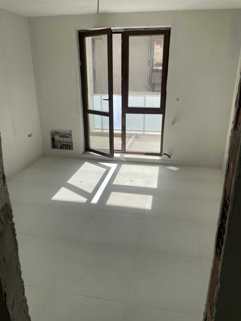 Продава се Тристаен апартамент в Казанлък - 101 кв.м за 1455 €/кв.м - Снимка #3