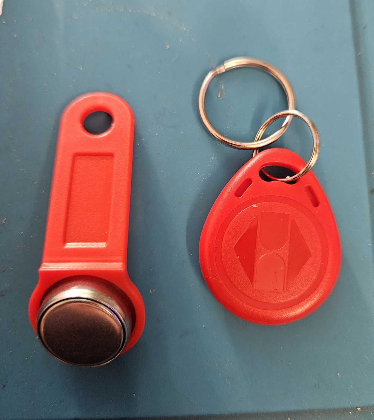 Copiator cartele 125 Khz si iButton .
