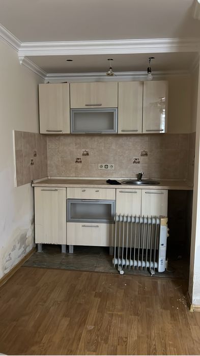 Кухня, диван, шкаф