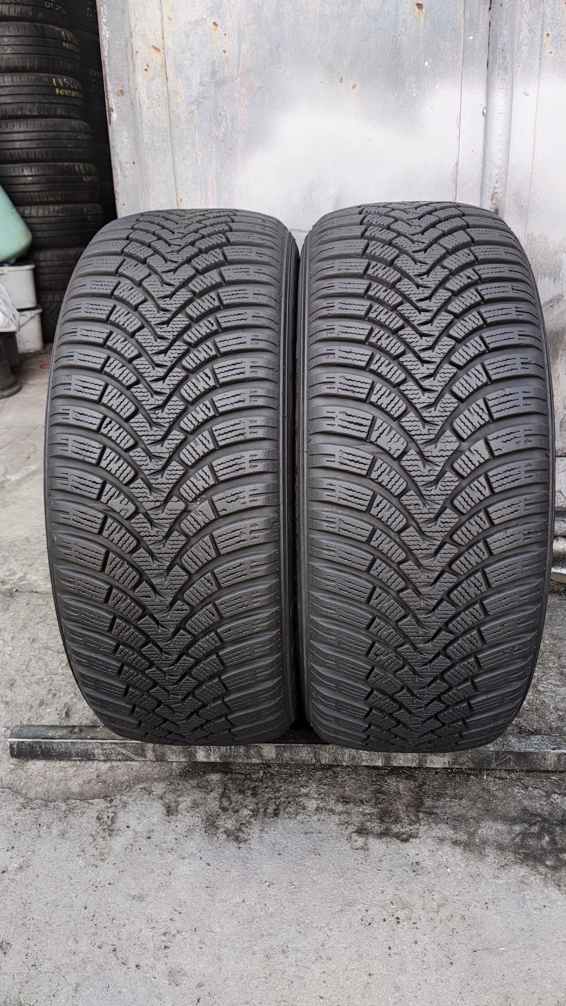 2бр. зимни гуми 205/55/16 Falken Euro Winter 
dot 22
8mm
Много добро с