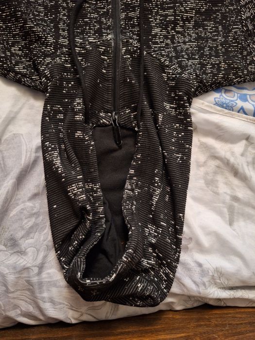 Продавам дрехи - Суичър