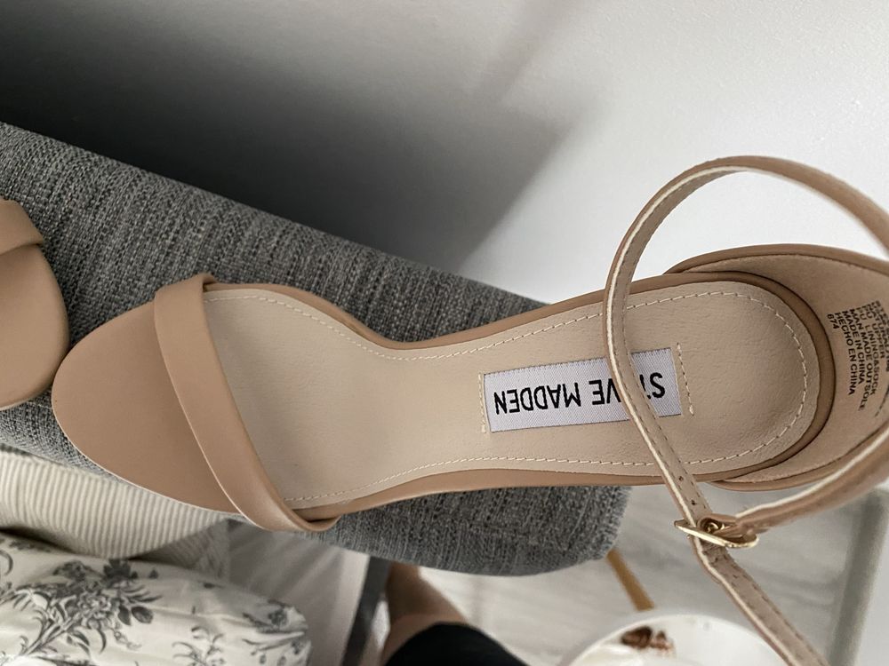 Sandale nude Steve Madden marimea 37