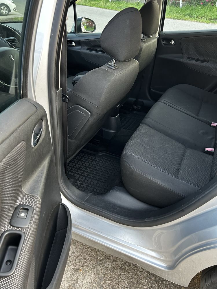 Peugeot 207 1,6 thp turbo