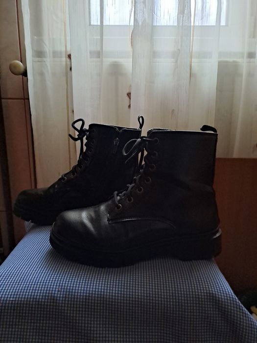 Vând f urgent ghete din piele nat negru 37 starefbuna