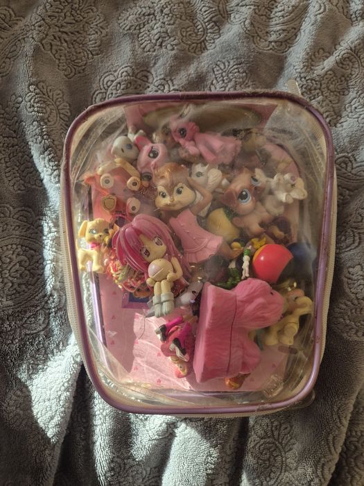 Продавам дребни играчки
