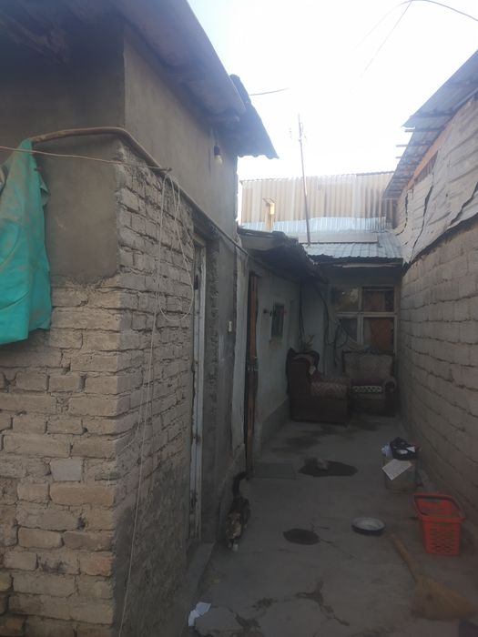 Продается дом на 1 сотке земли + отдельно стоящая сотка земли .