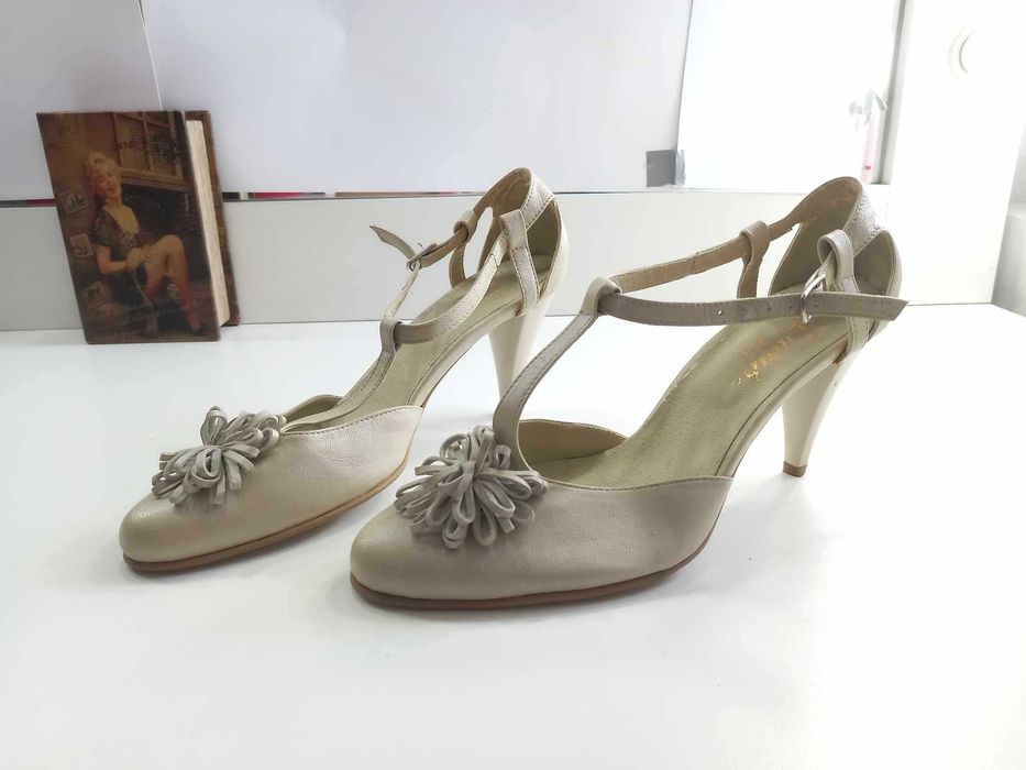 Sandale piele naturala noi marimea 40 de firma 50 lei