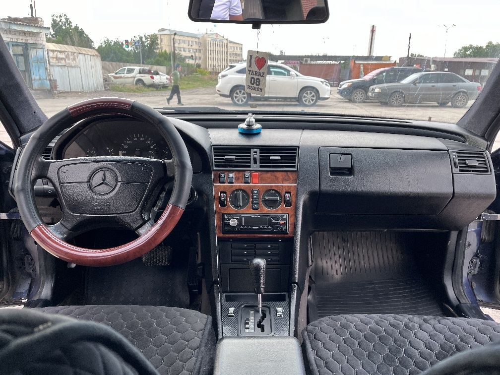 Продаётся Mercedes-Benz C 180