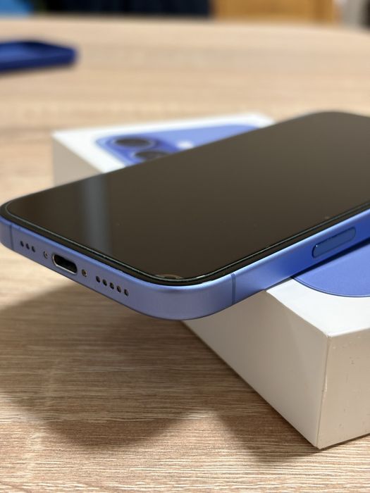iPhone 16, Ultramarine + оригинален кейс на Apple