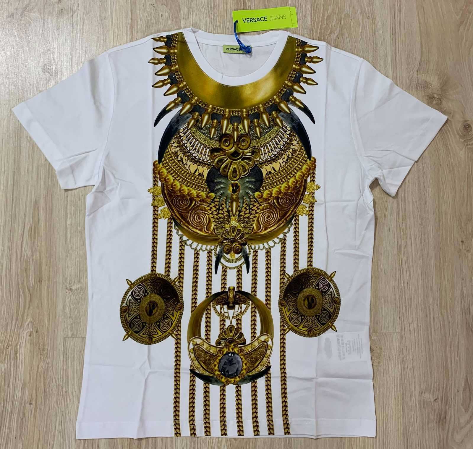 Нови мъжки тениски с етикети в бял цвят Versace jeans размери М и L