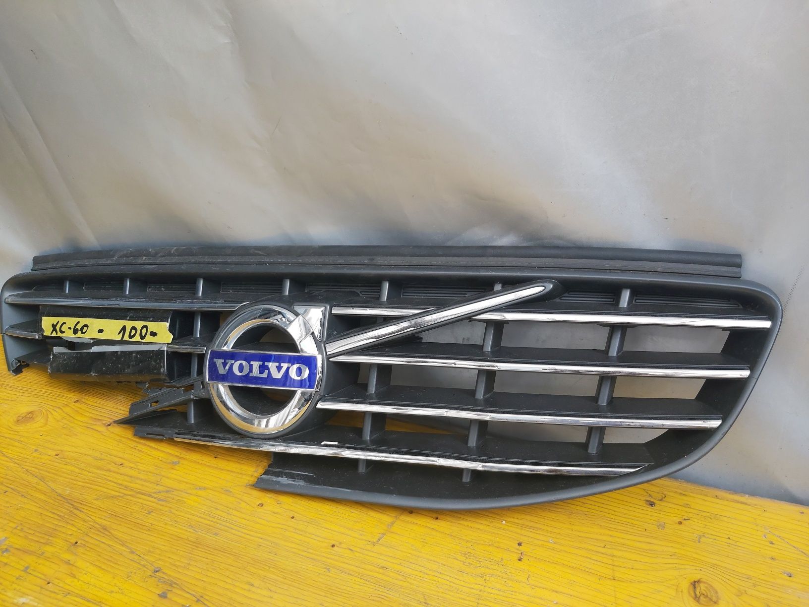 Грил решетка Емблема Volvo XC-60