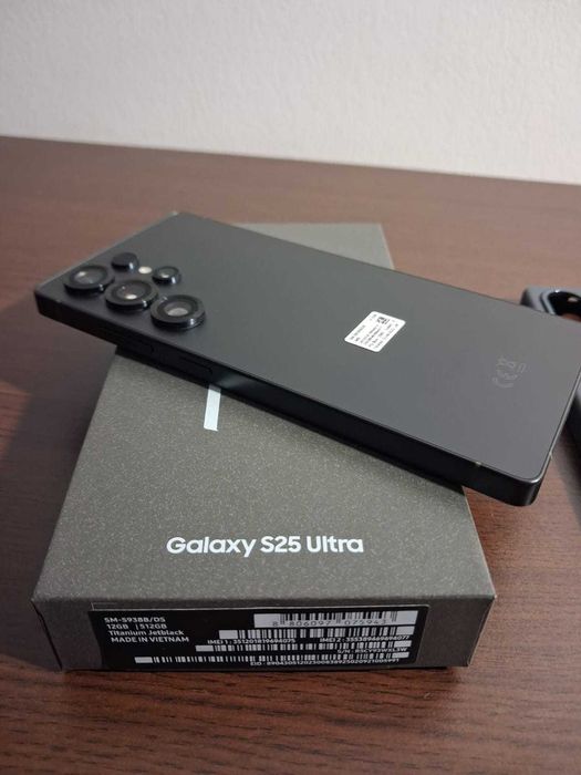 Samsung S25 ultra Tittanium Jetblack colour 512gb just 23 days old.