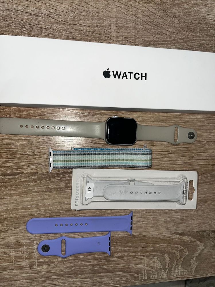 Продам Apple watch SE