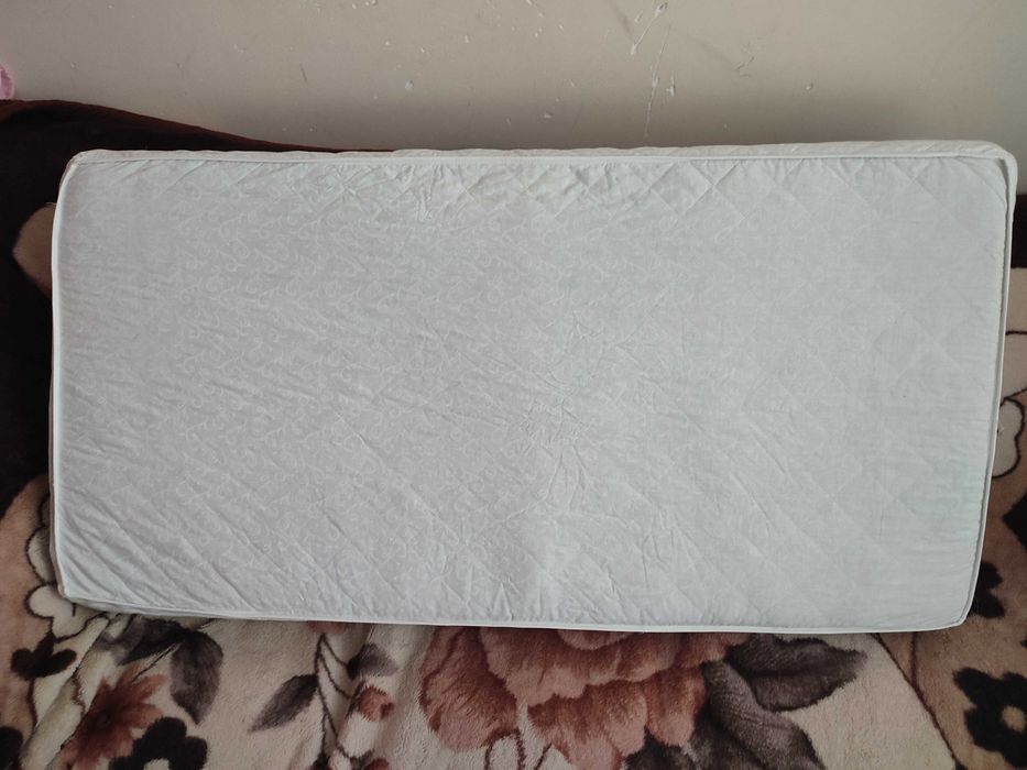 Vând saltea pătuț